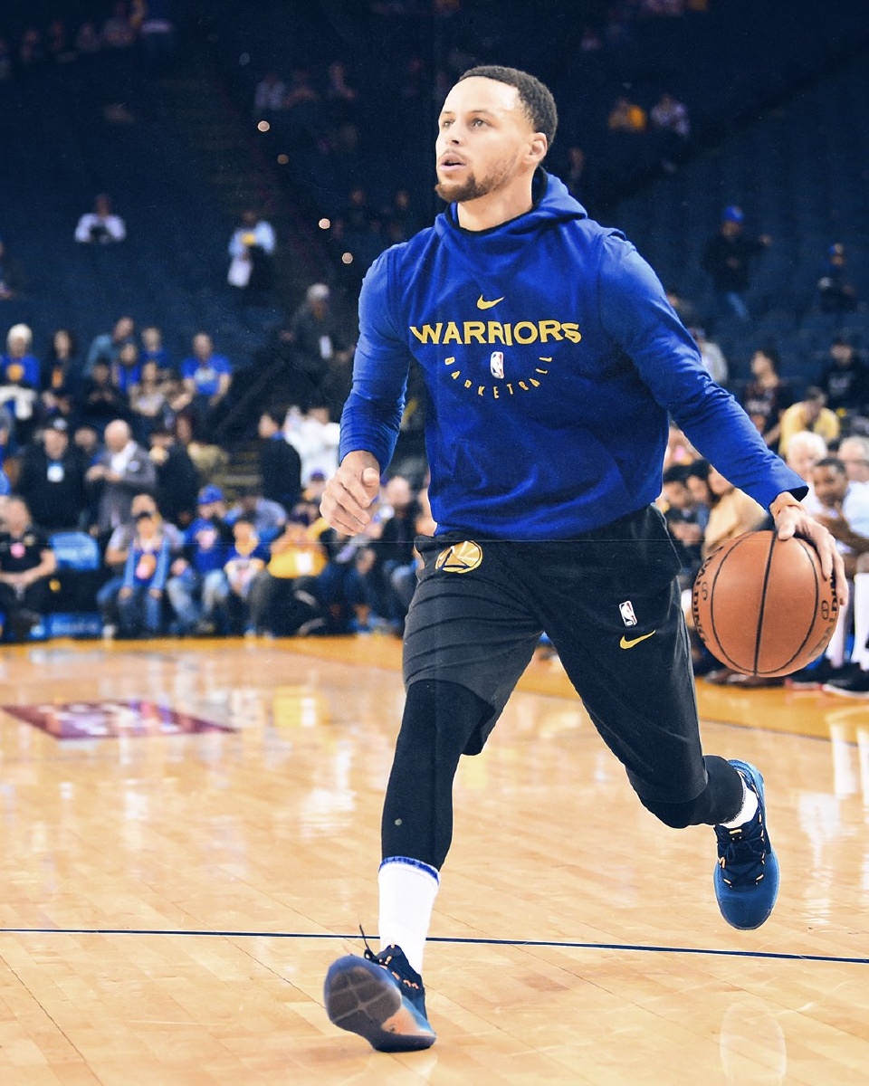 与湖人相比 与湖人相比